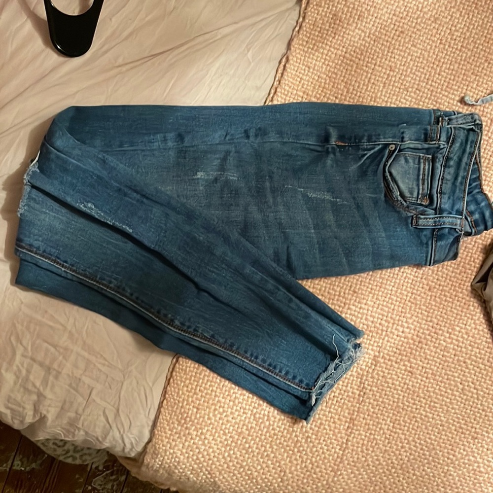 H&M Jean, skinny jean with a little rip in one of the knee, size 3 but fits 0